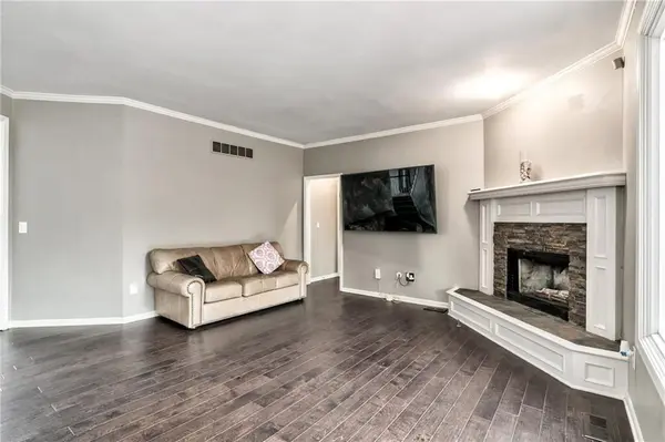 8910 W 132nd TER, Overland Park, KS 66213