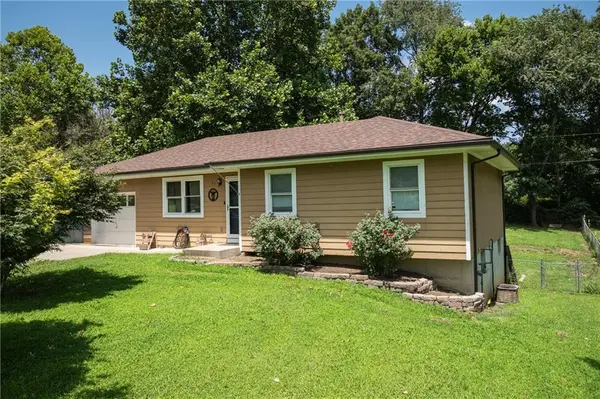 23 SE 190th RD, Warrensburg, MO 64093