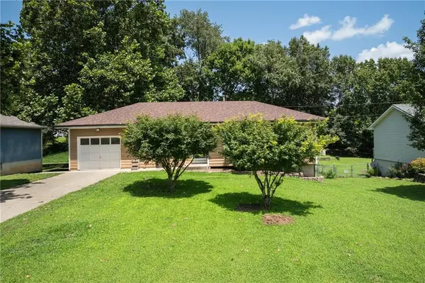 23 SE 190th RD, Warrensburg, MO 64093
