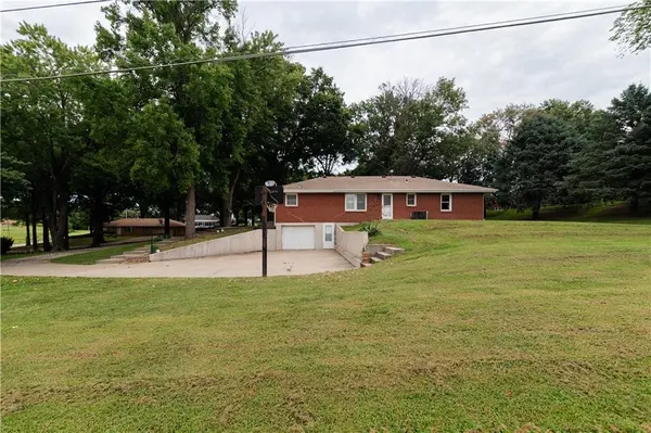 4 Neumann DR, Atchison, KS 66002