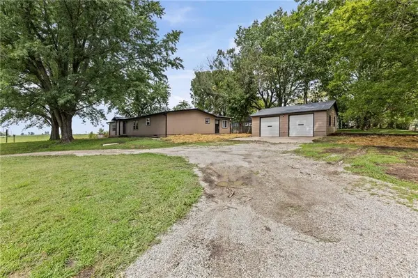39135 Plum Creek RD, Osawatomie, KS 66064