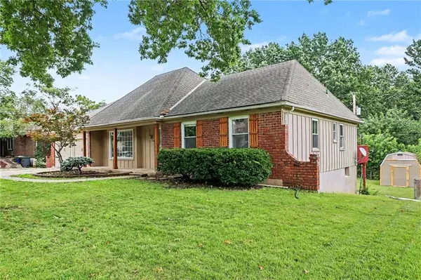 702 NW 12th ST, Blue Springs, MO 64015