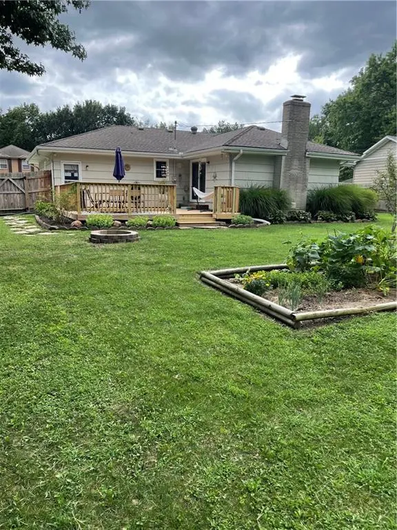 1202 E Willow DR, Olathe, KS 66061