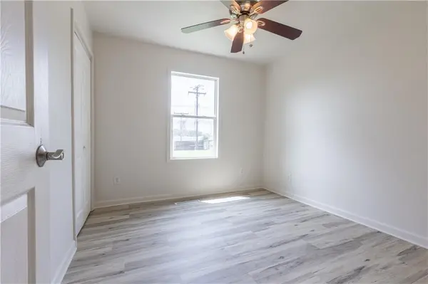 607 NE 66th TER, Kansas City, MO 64118