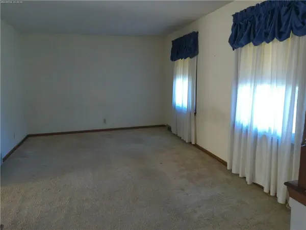 3 East TER, Paola, KS 66071