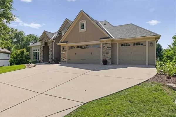 13104 Granada DR, Leawood, KS 66209