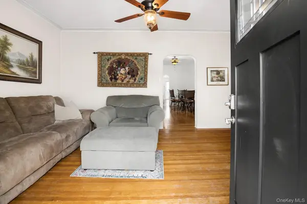 2915 Sommer PL, Bronx, NY 10465