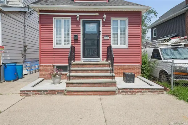 2915 Sommer PL, Bronx, NY 10465