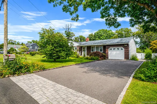 2345 Louis Kossuth AVE, Ronkonkoma, NY 11779