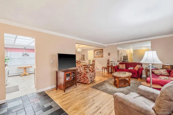 2345 Louis Kossuth AVE, Ronkonkoma, NY 11779