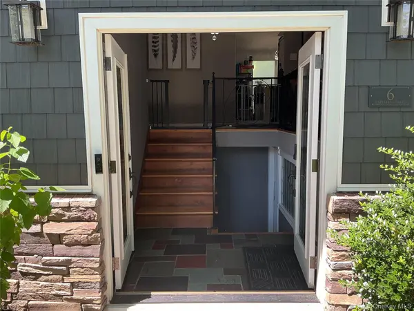 6 Raphael ST, Huntington, NY 11746