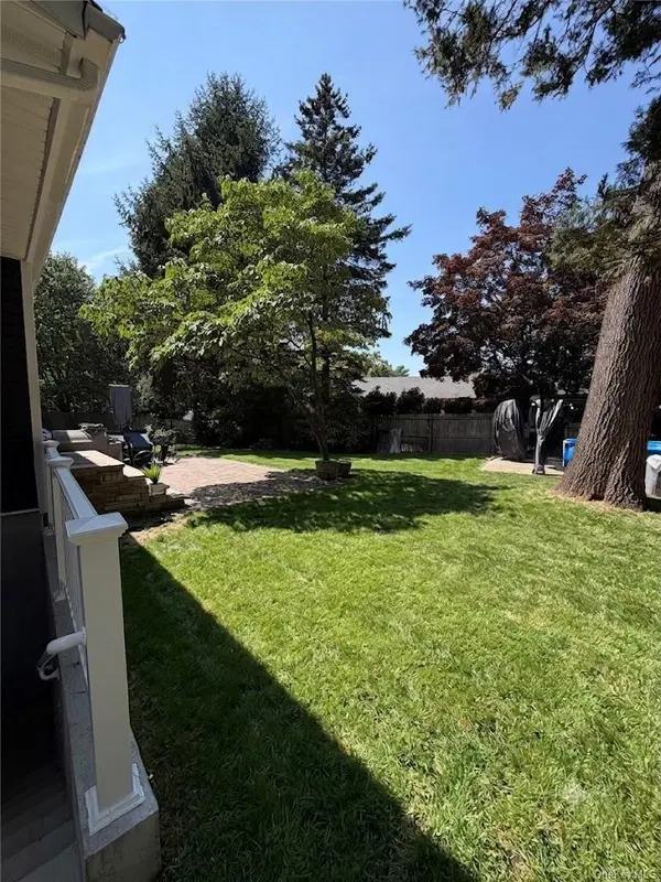 6 Raphael ST, Huntington, NY 11746