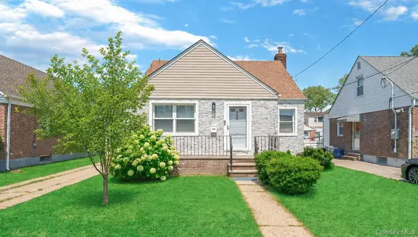 35 79th AVE, New Hyde Park, NY 11040