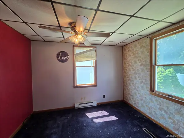 533 S 8th ST, Lindenhurst, NY 11757