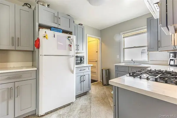 80-15B 168th ST, Jamaica Estates, NY 11432