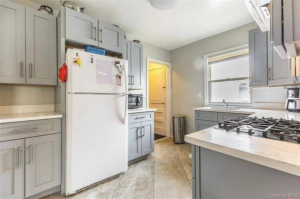 80-15B 168th ST, Jamaica Estates, NY 11432