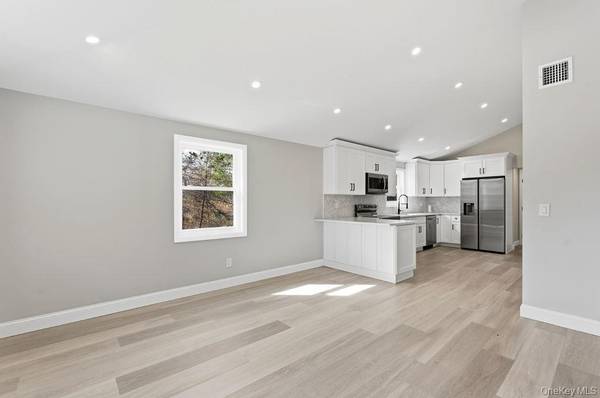 452 Montauk HWY, East Quogue, NY 11942