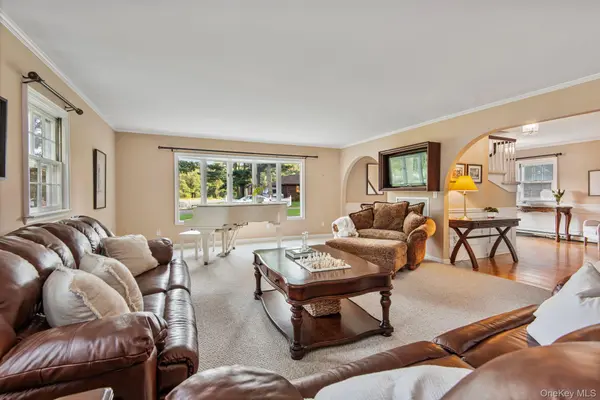 1 Lake DR, Middle Island, NY 11953