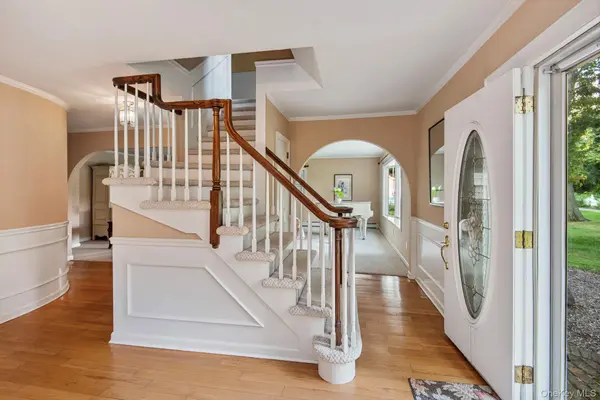 1 Lake DR, Middle Island, NY 11953