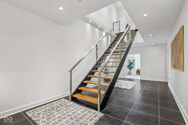 30 W Main ST #B, Carmel, IN 46032