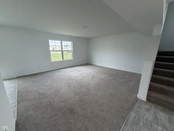 6652 W Sailboat DR, Greenfield, IN 46140