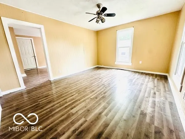 120 W Warren ST, Mitchell, IN 47446