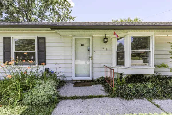 610 Holiday DR, Fortville, IN 46040