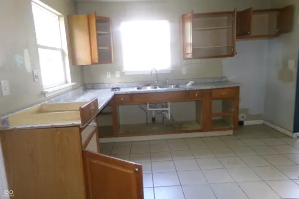 414 S Kenmore RD, Indianapolis, IN 46219