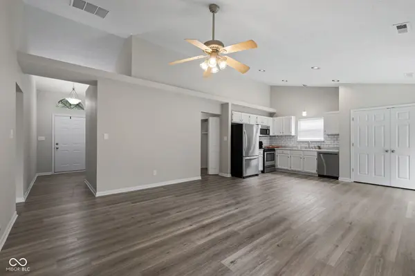 6815 Cherry Laurel LN, Fishers, IN 46038
