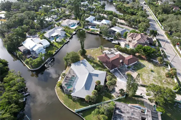 6937 MIDNIGHT PASS RD, Sarasota, FL 34242