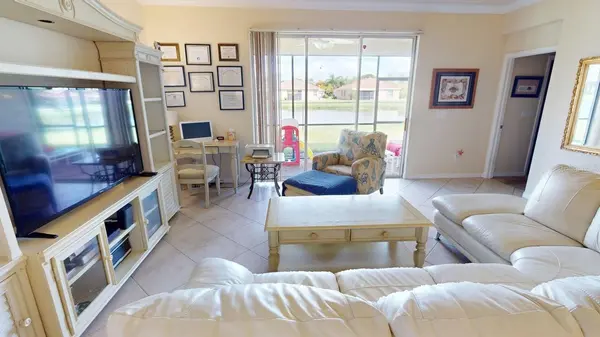2571 LAURENTINA LN, Cape Coral, FL 33909