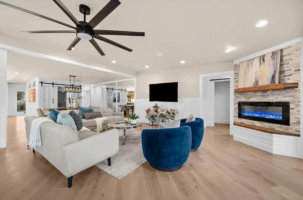 330 LEEWARD IS, Clearwater Beach, FL 33767