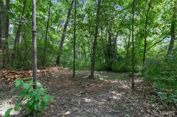908 Hanna RD, Manchester, MO 63021