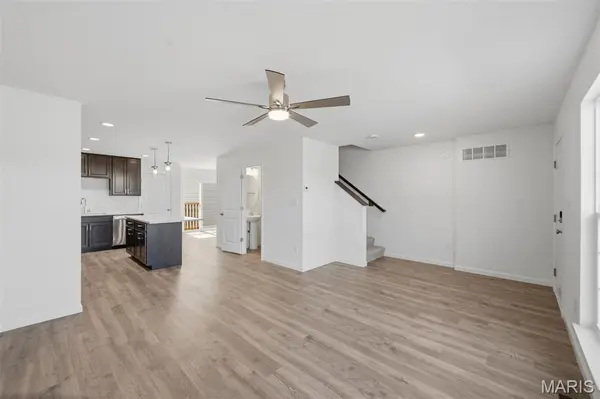 316 Fall Harvest Pkwy, Wentzville, MO 63385