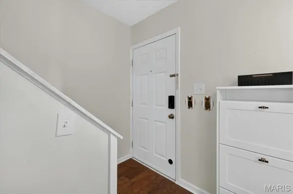 1663 E Swan CIR, St Louis, MO 63144