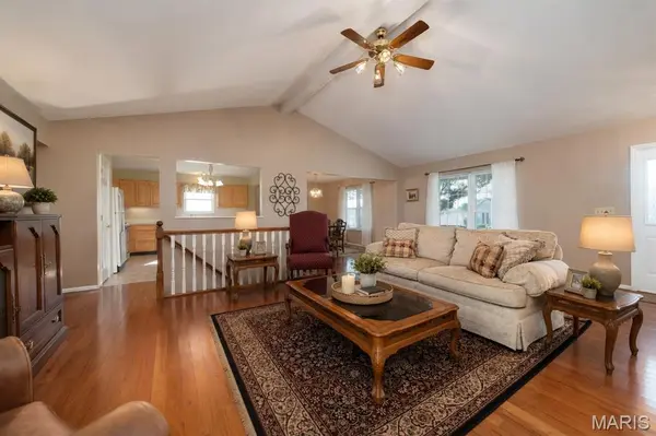 2296 Delaware DR, St Charles, MO 63303