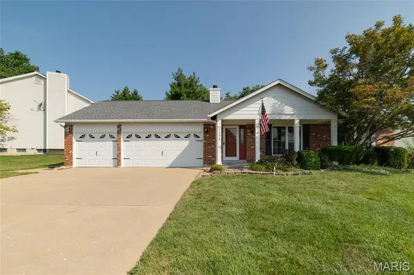2296 Delaware DR, St Charles, MO 63303