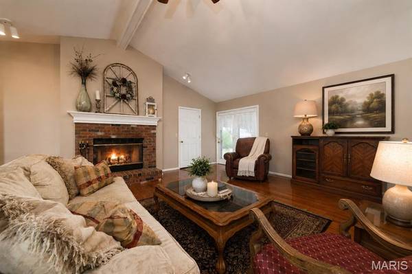 2296 Delaware DR, St Charles, MO 63303
