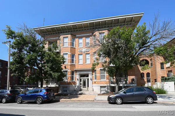 627 Clara AVE #104, St Louis, MO 63112
