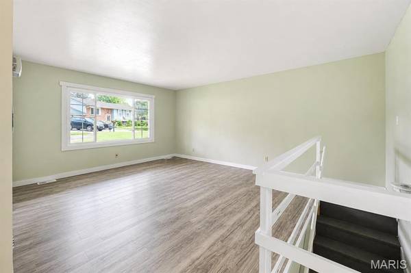 5 Beatrice CT, East Alton, IL 62024