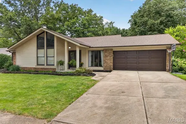 15250 Kingsman CIR, Chesterfield, MO 63017