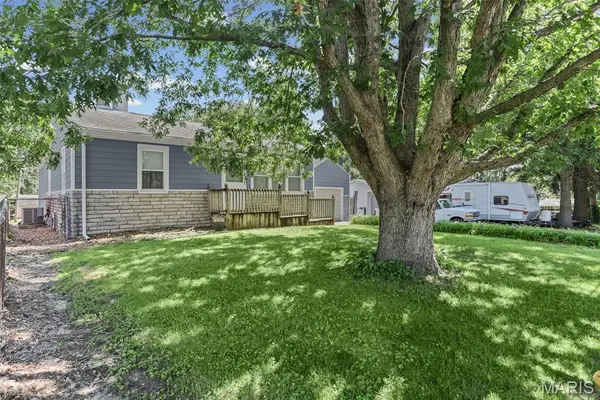 1137 Pine DR, Belleville, IL 62220
