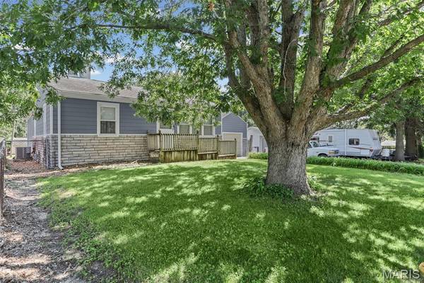 1137 Pine DR, Belleville, IL 62220
