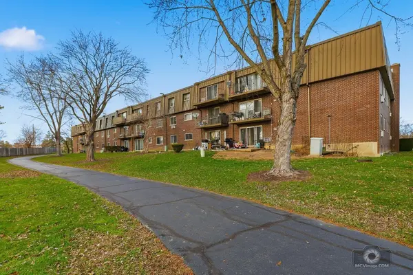 588 Fairway View DR #2H, Wheeling, IL 60090