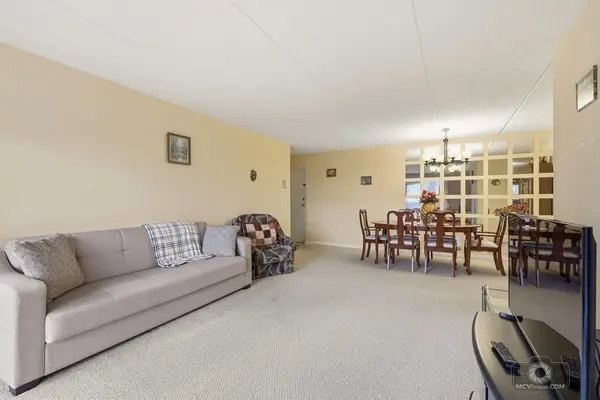 588 Fairway View DR #2H, Wheeling, IL 60090
