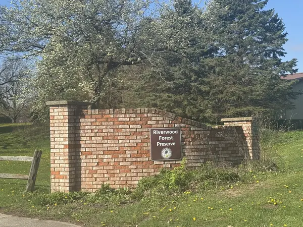 11755 Ellwood Greens RD, Genoa, IL 60135