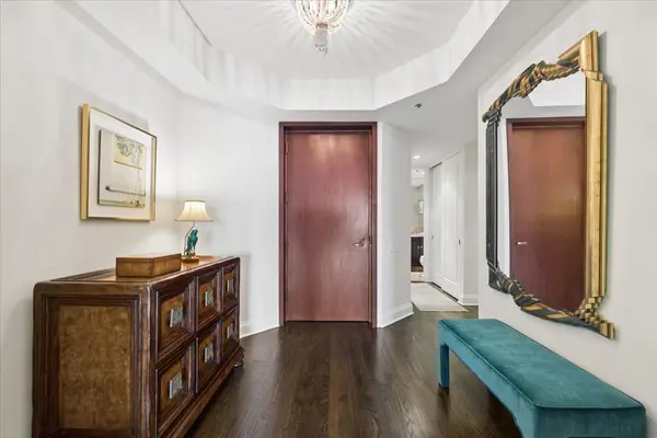 950 N Michigan AVE #3805, Chicago, IL 60611