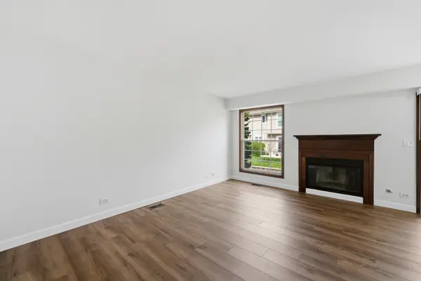 1343 Seabury CIR, Carol Stream, IL 60188