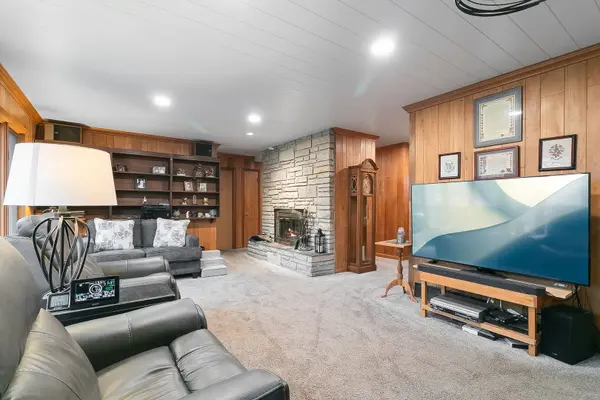 9215 S 83rd AVE, Hickory Hills, IL 60457