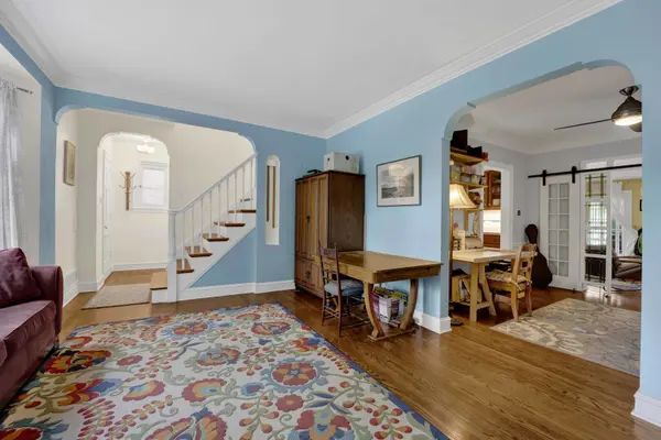 6043 N Keeler AVE, Chicago, IL 60646